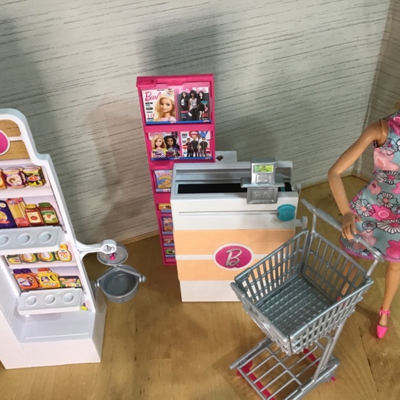 Barbie Doll and Grocery Playset - Picture 9 of 10
